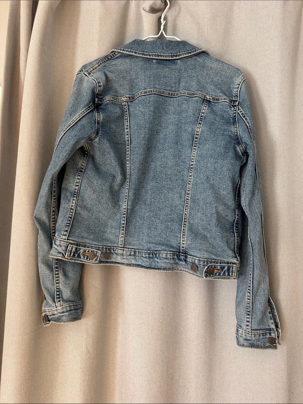 Levi's Women's Light Wash Denim Jacket - Blue - Picture 5 of 5
